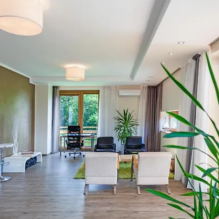 Luxusní Vila Pod Hradem S Velkými Terasami *